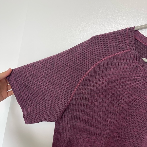 Men's Lululemon Red / Purple T-Shirt - Picture 2 of 4